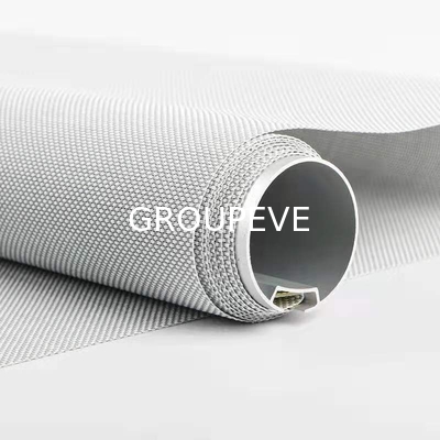 Un bon prix. les nuances de rouleau de tissu de protection solaire de fibre de verre de 50m déforment 2600N/5cm en ligne